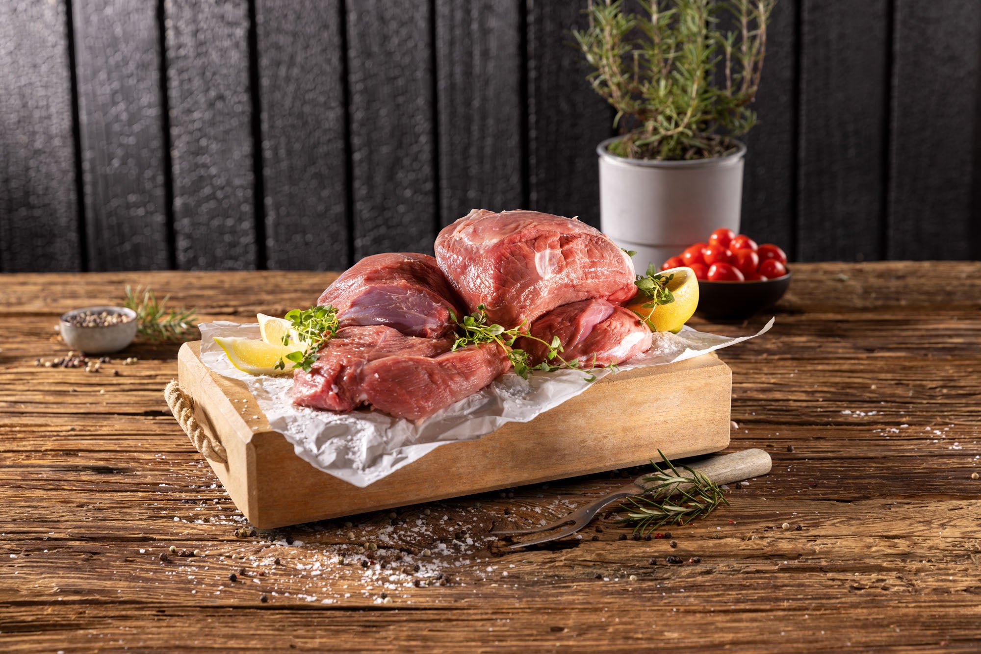Lammkeule 4-Schnitt aus Österreich – küchenfertig zugeschnittene Lammkeule für Braten, Grill und Pfannengerichte