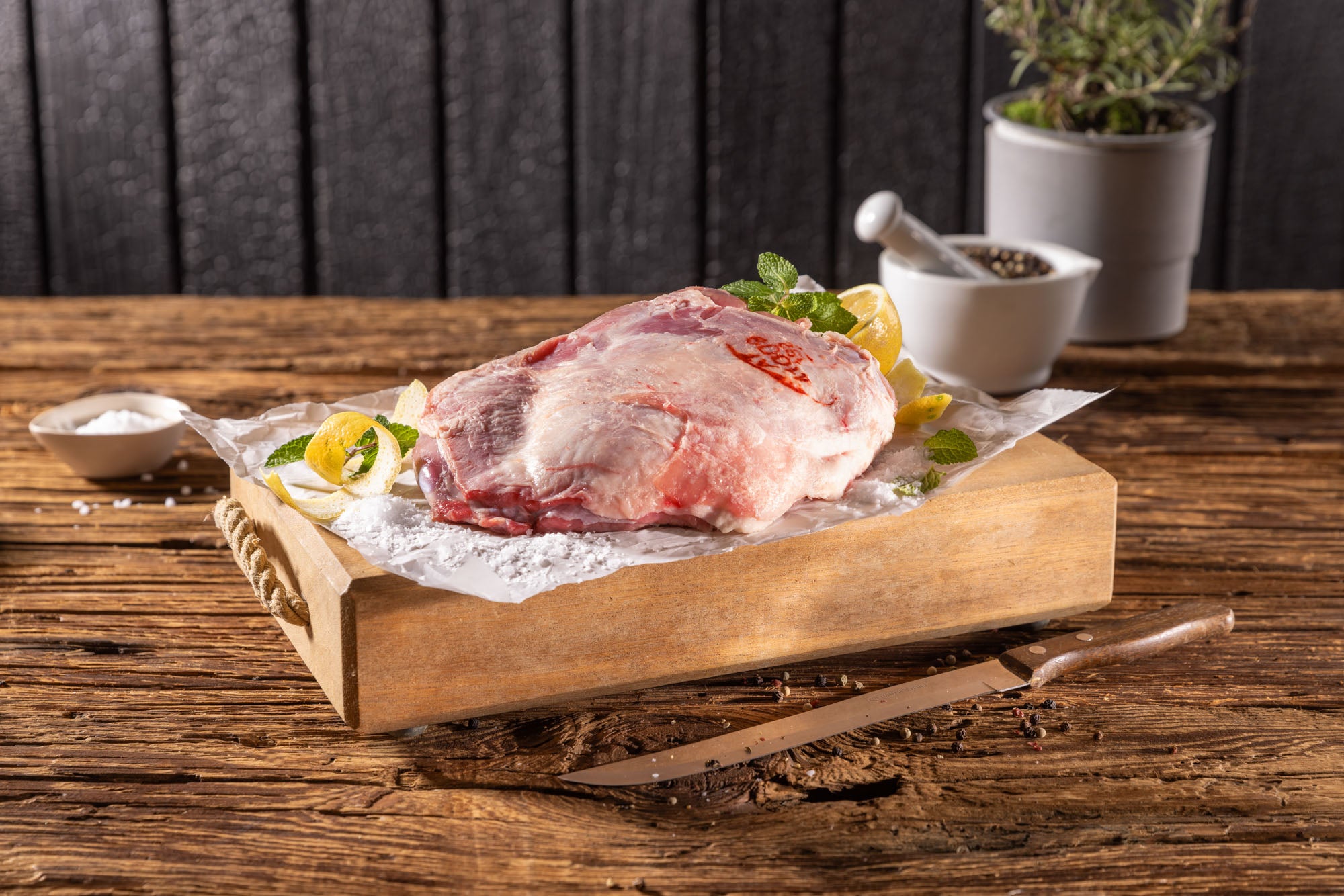 Ausgelöste Lammschulter aus Österreich – zartes Lammfleisch ohne Knochen für Braten, Schmorgerichte und Grillgenuss