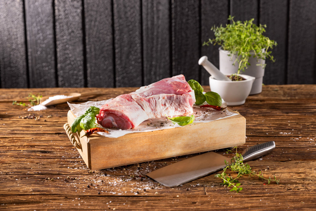 Lammhals am Knochen aus Österreich – aromatisches Lammfleisch für Schmorgerichte, Ragouts und Suppen