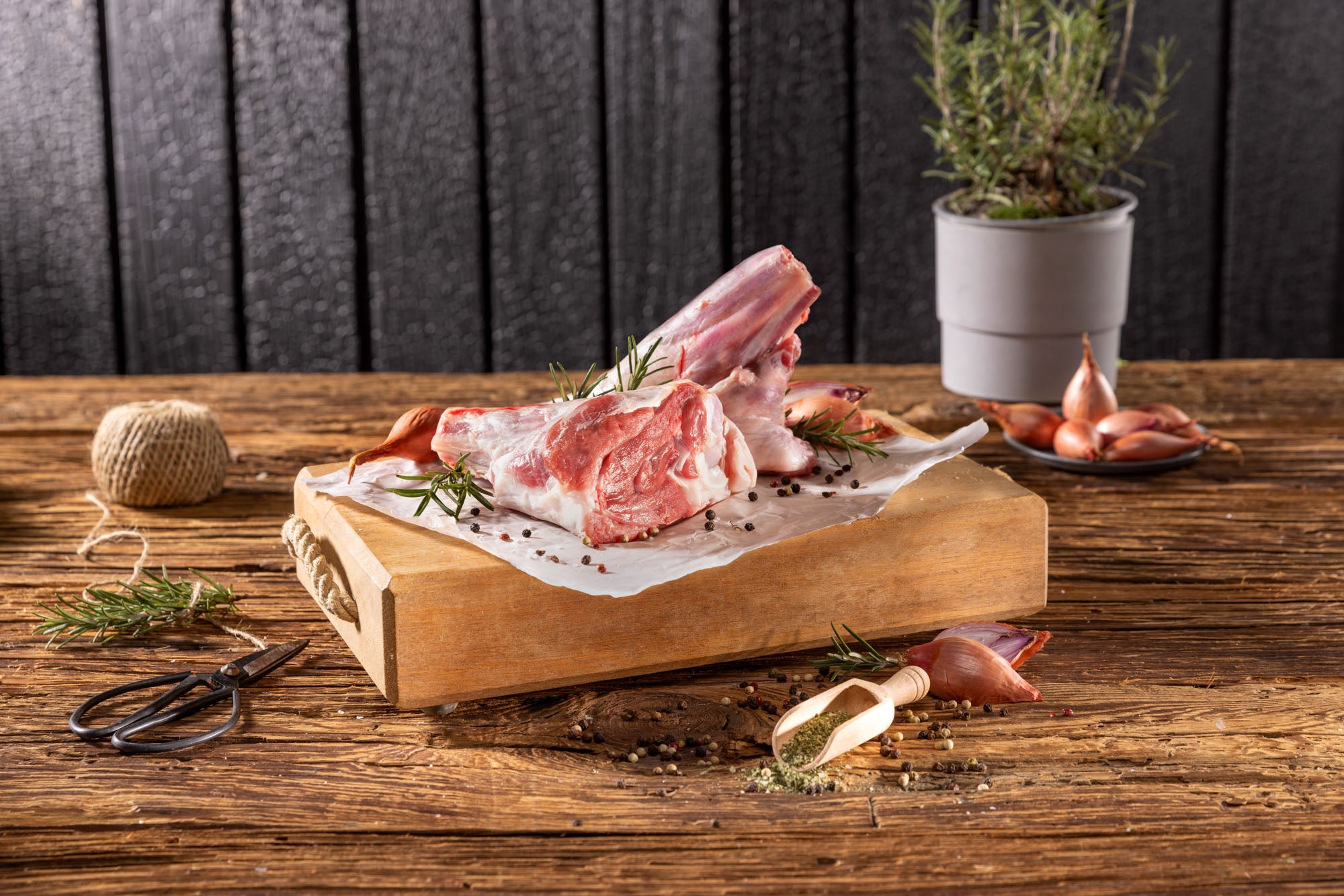 Lammstelze aus Österreich – saftiges Lammfleisch mit Knochen für Schmorgerichte, Braten und Ofengenuss