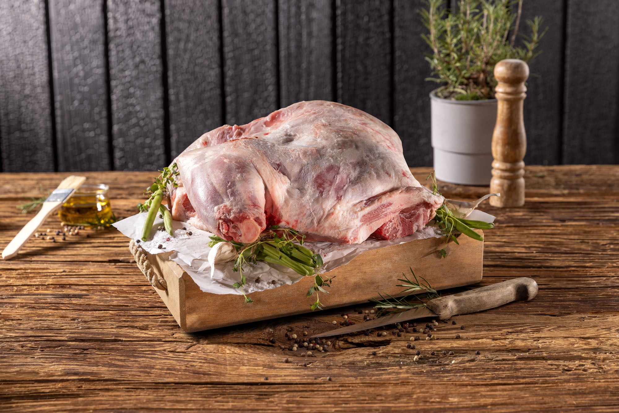Lammvorderviertel aus Österreich – hochwertiges Lammfleisch mit Knochen für Braten, Schmorgerichte und individuelle Zerlegung